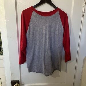 Red and Gray Raglan Sleeve Baseball Tee. Y2K Style. Men’s size Medium